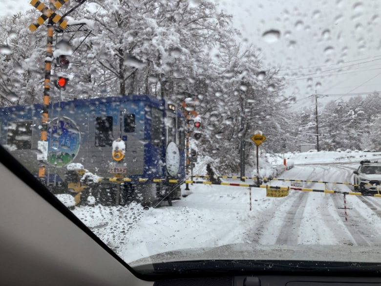 雪とスバルXV